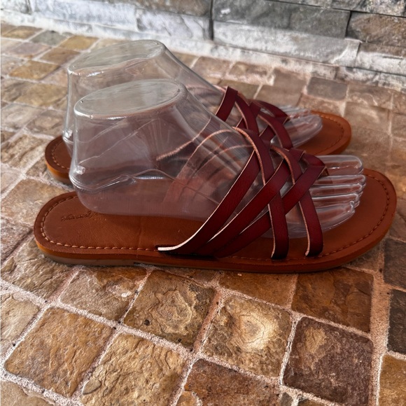 Universal thread Women's Burgundy Strappy Sandals - Picture 6 of 8